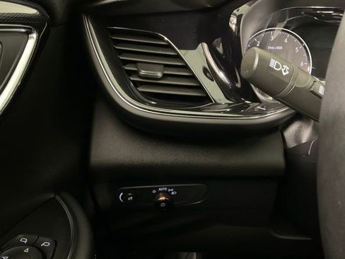 Used 2023 Buick Envision Essence image 27