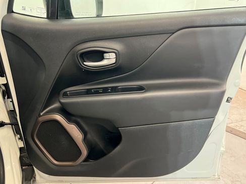 Used 2023 Jeep Renegade Latitude AWD/4WD image 23