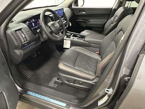 New 2026 Nissan Pathfinder Platinum FWD image 11