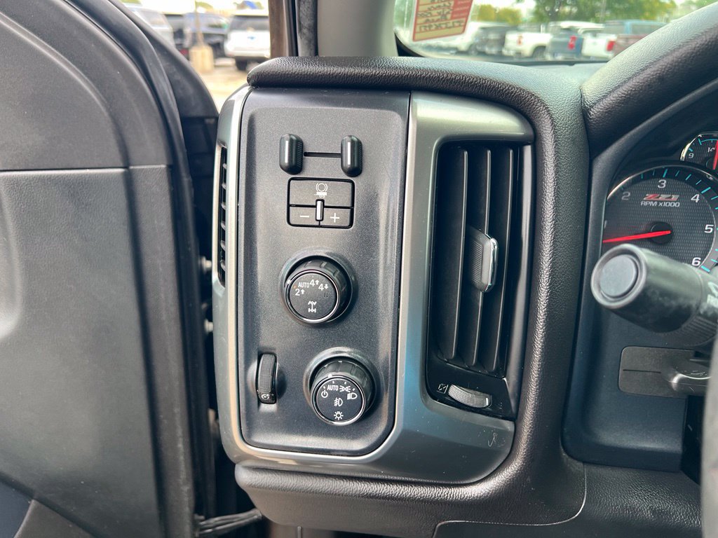 Used 2018 Chevrolet Silverado 1500 LT AWD/4WD image 37