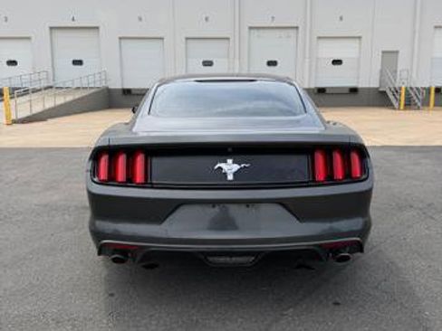 Used 2017 Ford Mustang Coupe RWD image 5