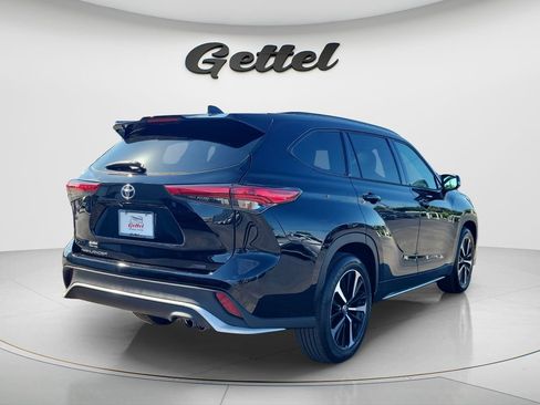 Used 2022 Toyota Highlander XSE FWD image 5
