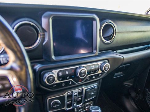 Used 2021 Jeep Gladiator Overland image 32