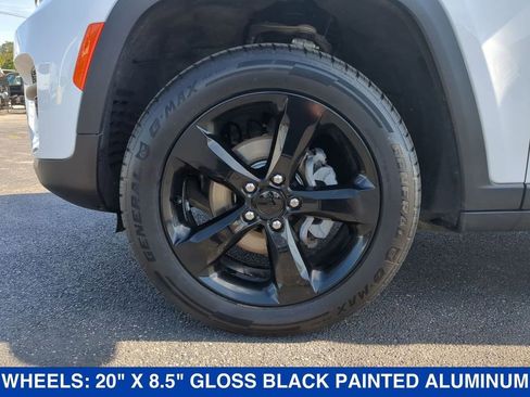 Used 2022 Jeep Grand Cherokee Altitude AWD/4WD image 25
