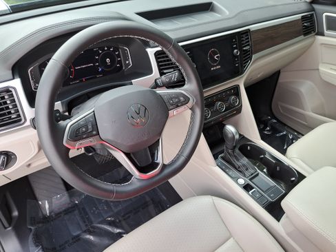 Certified 2023 Volkswagen Atlas SE w/ Panoramic Sunroof Package FWD image 17