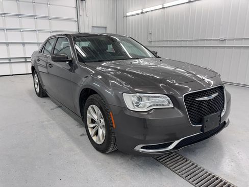 Used 2015 Chrysler 300 Limited RWD image 10