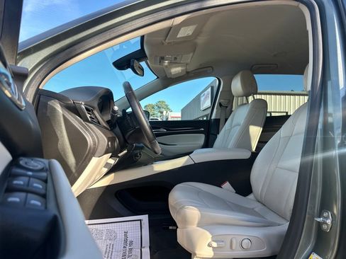 Used 2023 Buick Enclave Essence image 10