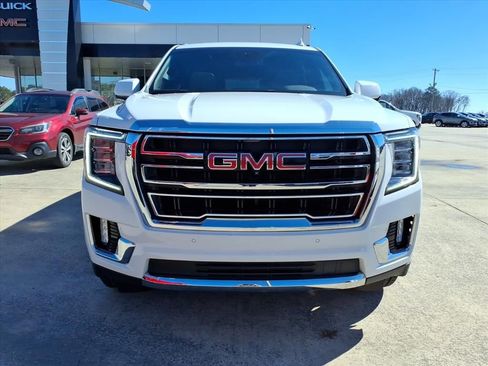 Used 2023 GMC Yukon SLT w/ SLT Premium Package image 2