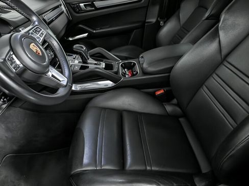 Used 2019 Porsche Cayenne Turbo image 22