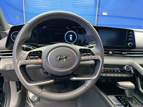 Used 2022 Hyundai Elantra SEL w/ Convenience + Premium Package image 14