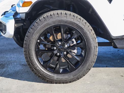 Used 2023 Jeep Gladiator Overland image 11