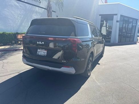 Used 2025 Kia Carnival EX FWD image 5