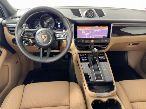 Certified 2026 Porsche Macan AWD/4WD image 18