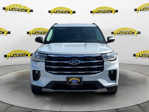 Used 2025 Ford Explorer Active w/ Active Comfort Package RWD image 8
