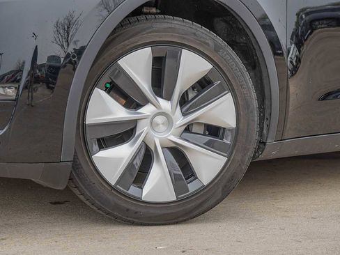 Used 2021 Tesla Model Y Long Range image 2