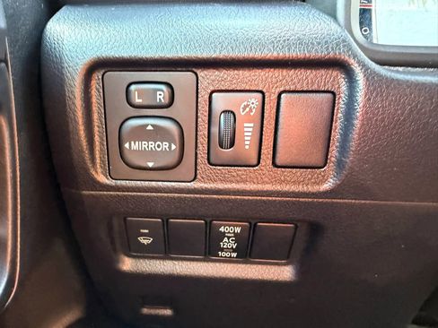 Used 2018 Toyota 4Runner SR5 AWD/4WD image 18