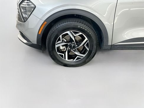 Used 2025 Kia Sportage LX image 11