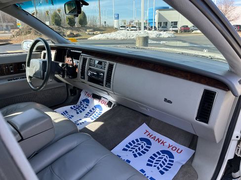 Used 1993 Cadillac Fleetwood Sedan image 11