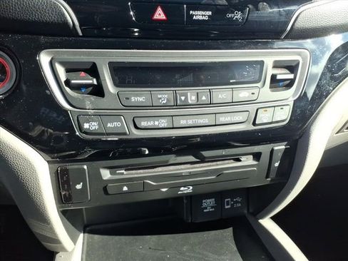 Used 2021 Honda Pilot Touring image 21