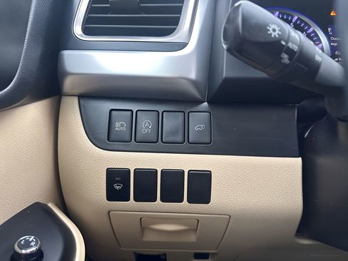 Used 2019 Toyota Highlander XLE image 29