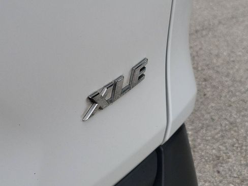 Used 2019 Toyota RAV4 XLE Premium w/ Cold Weather Package FWD image 7