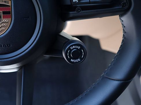 Certified 2026 Porsche Cayenne E-Hybrid Coupe AWD/4WD image 32
