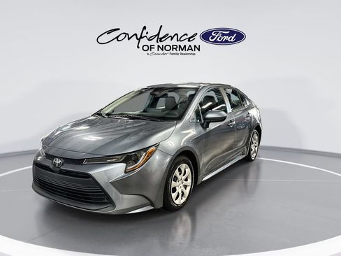 Used 2025 Toyota Corolla LE FWD image 3