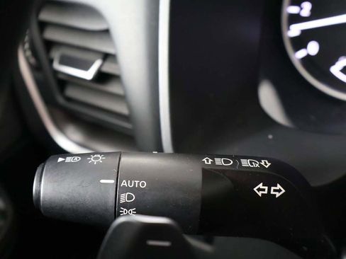 Used 2023 Nissan Rogue SV image 35