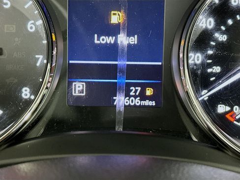 Used 2018 Nissan Rogue SV image 18