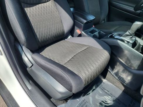 Used 2017 Nissan Rogue S FWD image 22