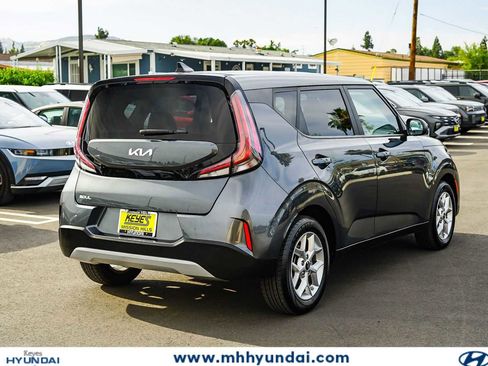 Used 2023 Kia Soul LX w/ Option Group 015 FWD image 4