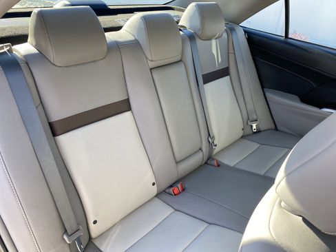 Used 2014 Toyota Camry L image 20