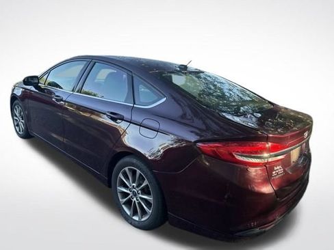Used 2017 Ford Fusion SE FWD image 3