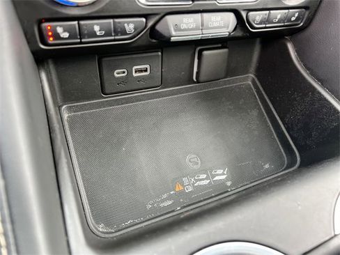 Used 2021 GMC Yukon SLT w/ SLT Luxury Plus Package image 36