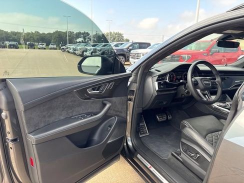 Used 2022 Audi SQ8 Prestige w/ Prestige Package AWD/4WD image 9