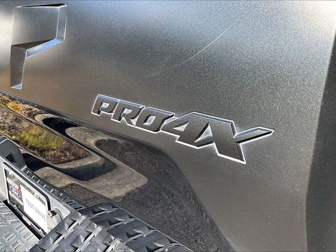 Used 2020 Nissan Titan PRO-4X w/ Pro-4x Convenience Package image 9