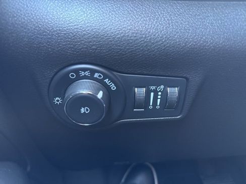 Certified 2022 Jeep Compass Limited w/ (RED) Package image 13