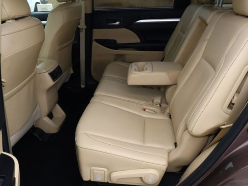 Used 2019 Toyota Highlander XLE image 21