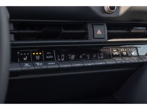 Used 2025 Toyota Crown Platinum AWD/4WD image 25