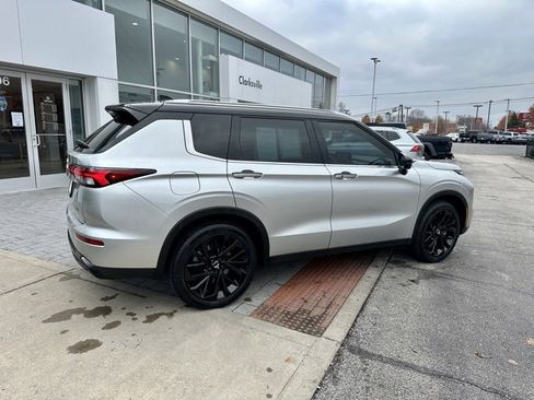 Used 2023 Mitsubishi Outlander SEL Black Edition image 7