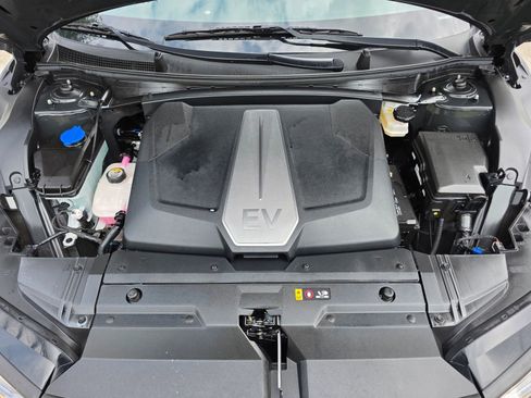 Used 2024 Kia EV6 Wind RWD image 39