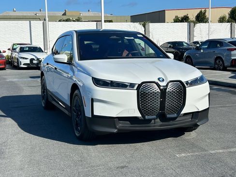 Used 2024 BMW iX xDrive50 w/ Premium Package AWD/4WD image 7