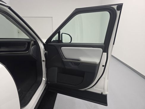 Used 2025 Rivian R1S Adventure AWD/4WD image 18