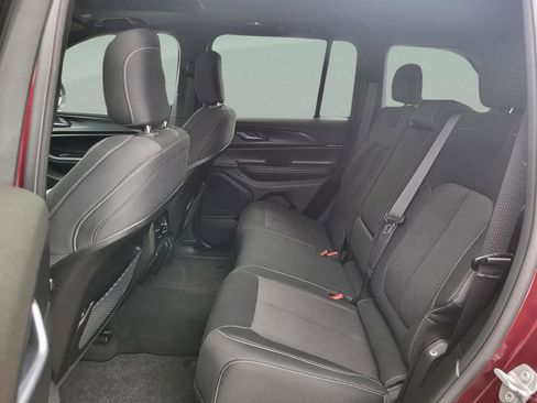 Used 2025 Jeep Grand Cherokee Laredo X w/ Luxury Tech Group I image 37