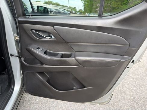 Used 2021 Chevrolet Traverse RS image 27