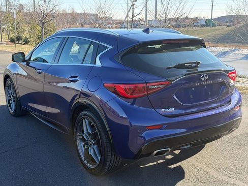 Used 2017 INFINITI QX30 Premium w/ Navigation Package image 4