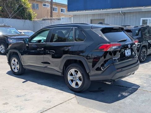 Used 2020 Toyota RAV4 XLE FWD image 5