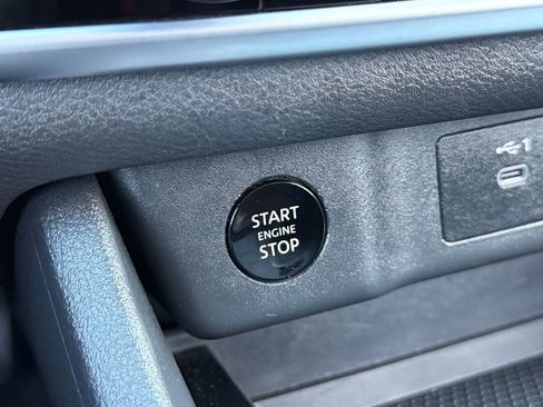 Used 2025 Nissan Rogue SV image 5