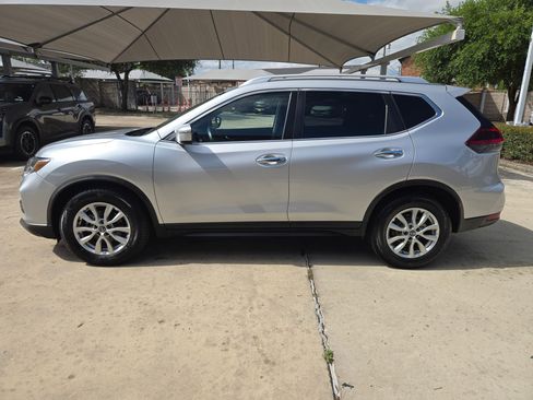 Used 2018 Nissan Rogue SV FWD image 6