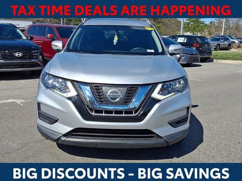 Used 2017 Nissan Rogue SV image 3